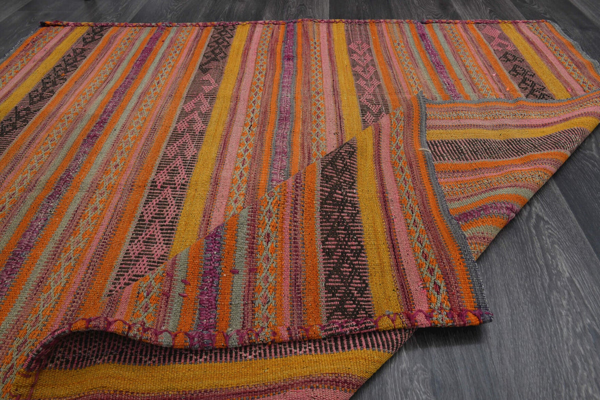 El yapımı vintage halı 152x152 cm oryantal desenli yün - ışık altında renk detayı