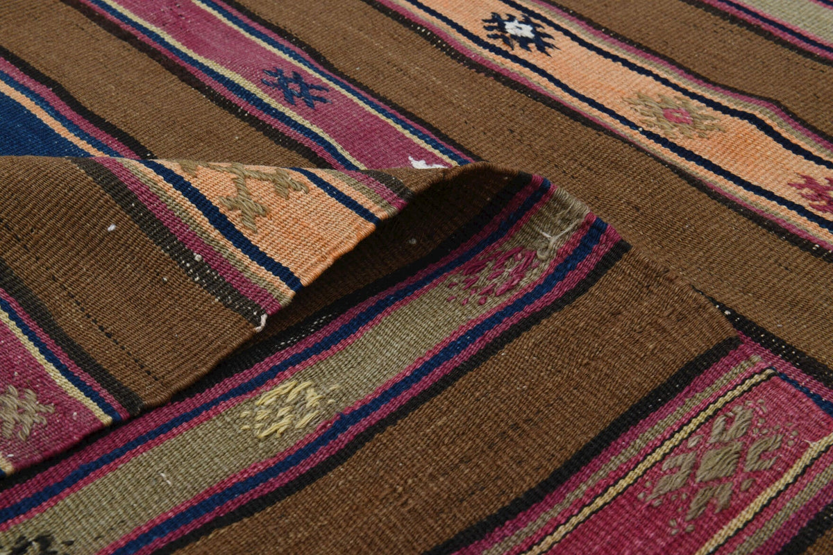 El yapımı vintage halı 168x229 cm çizgili desenli yün - mekan görünümü
