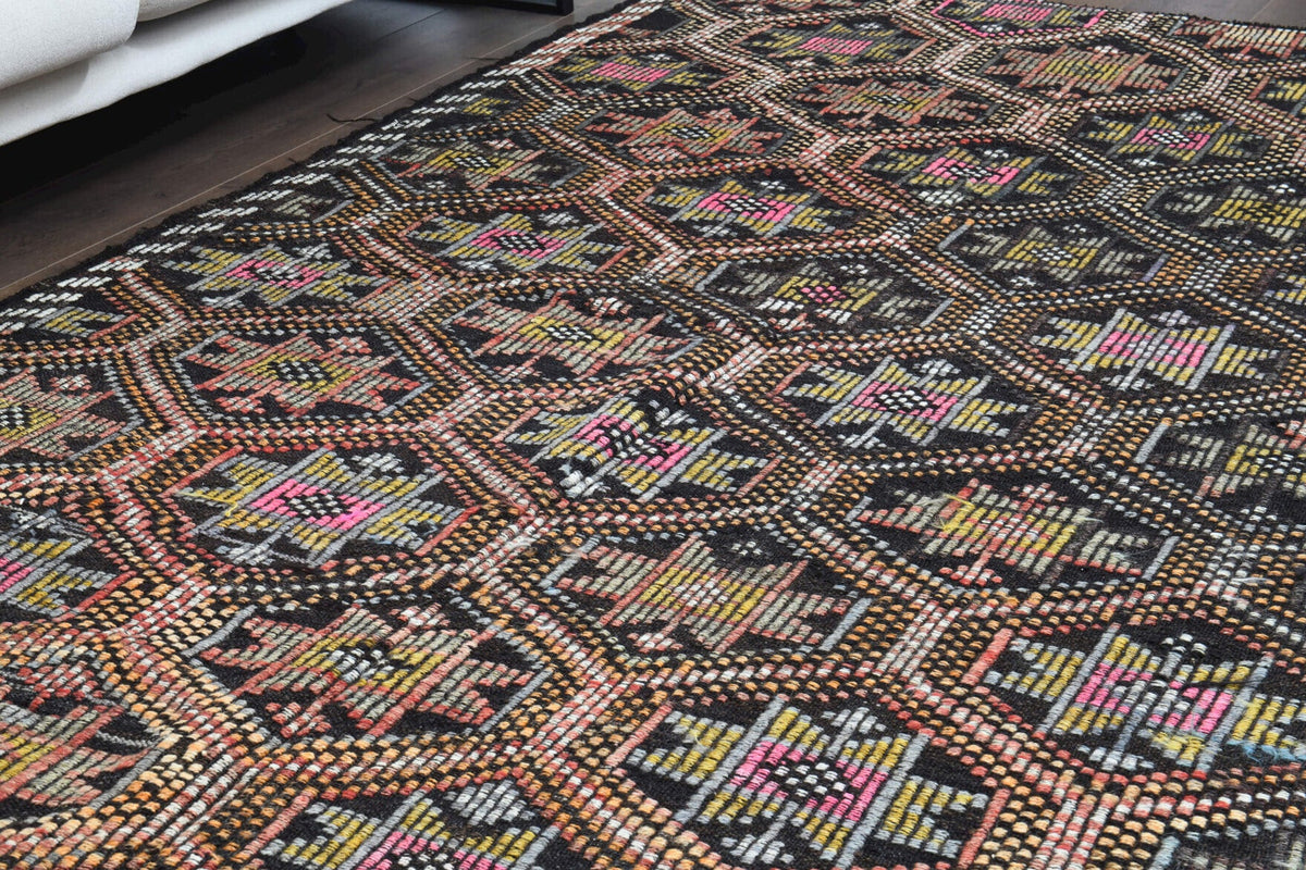 El yapımı vintage halı 157x259 cm i̇kat desenli yün - mekan görünümü