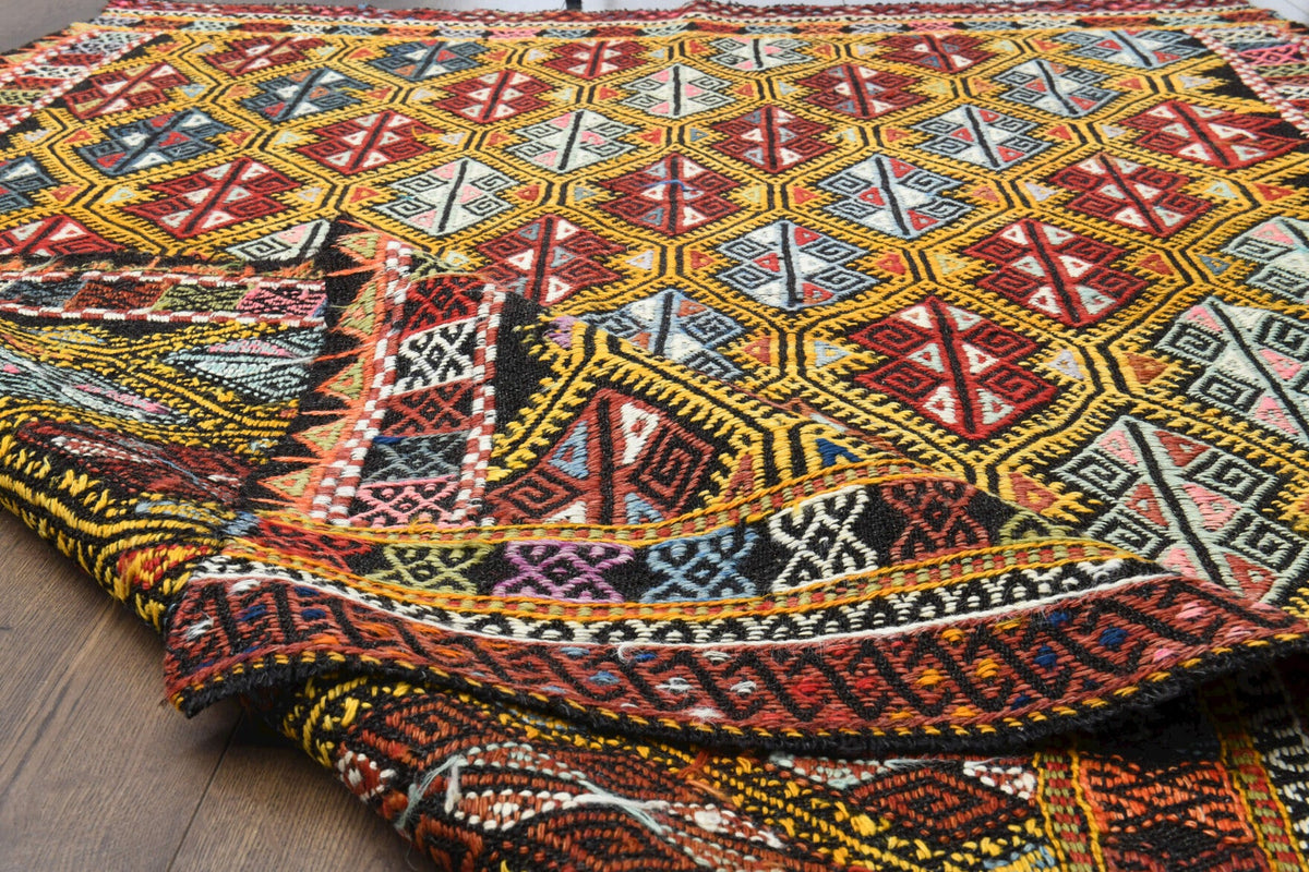 El yapımı vintage halı 155x234 cm i̇kat desenli yün - kenar ve saçak detayı