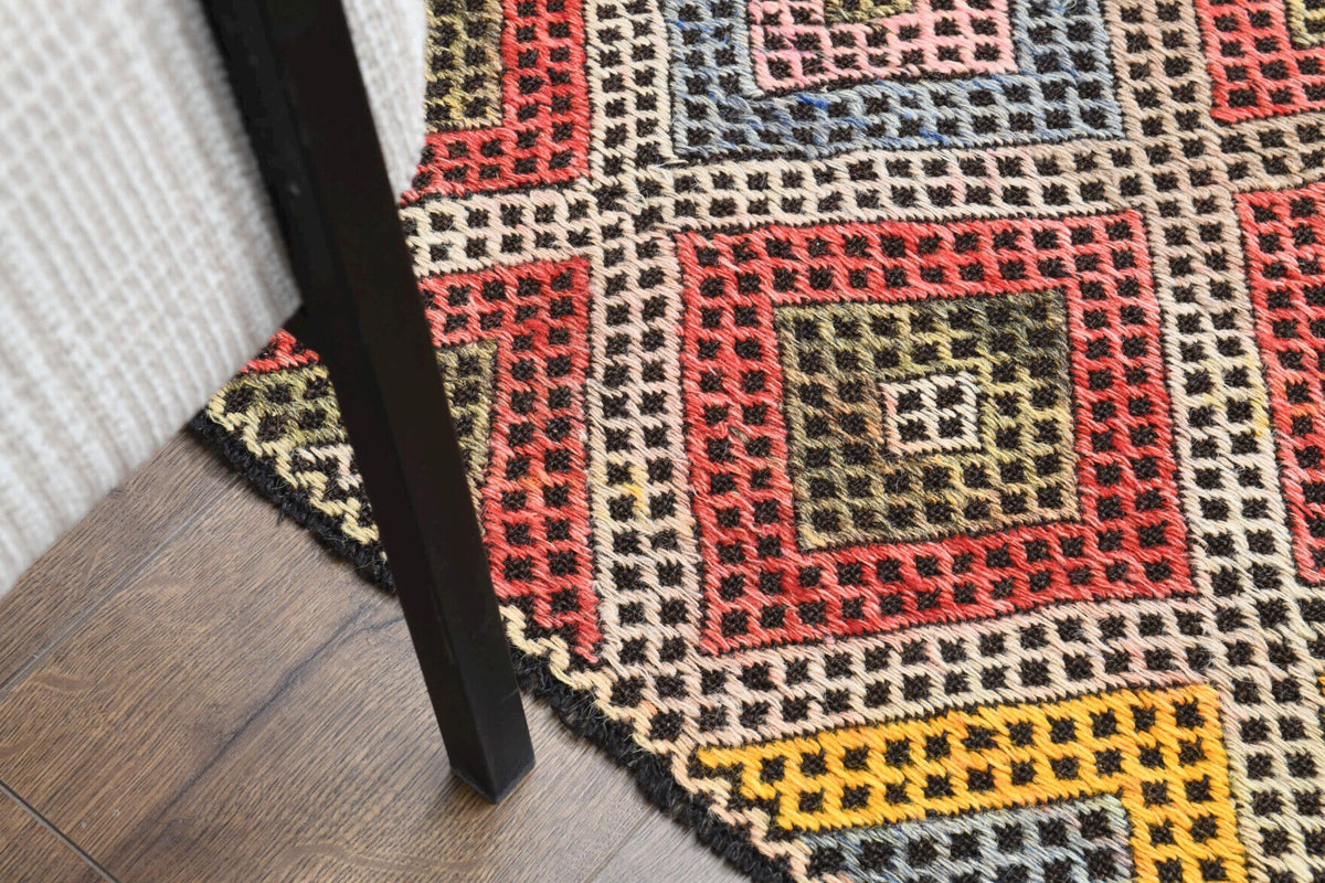 El yapımı vintage halı 157x201 cm i̇kat desenli yün - kenar ve saçak detayı