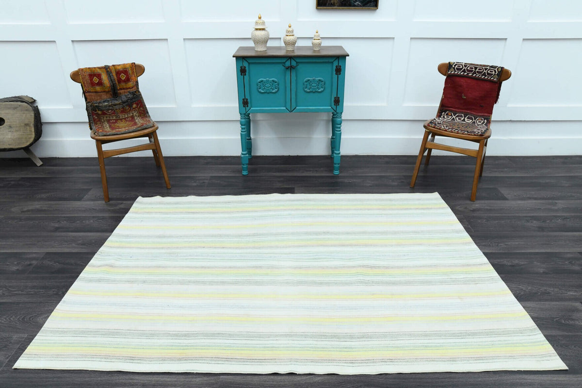 El yapımı vintage halı 147x216 cm çizgili desenli yün - kenar ve saçak detayı