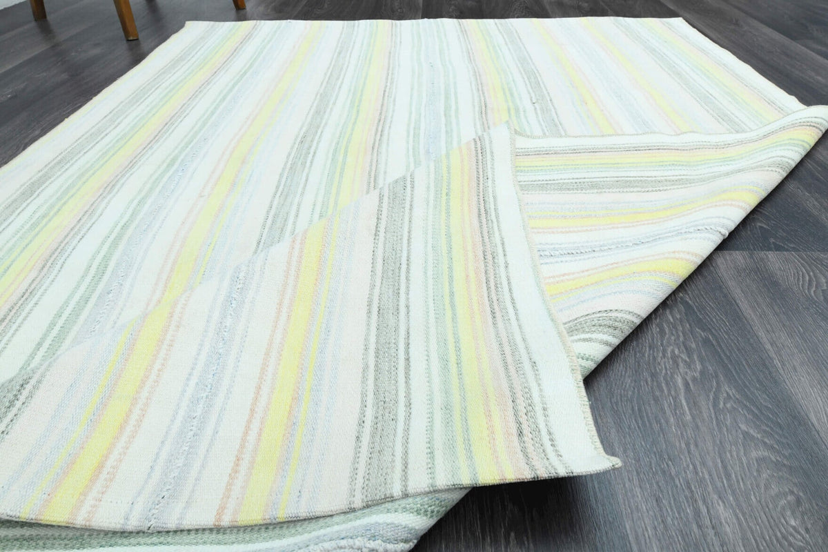 El yapımı vintage halı 147x216 cm çizgili desenli yün - ışık altında renk detayı