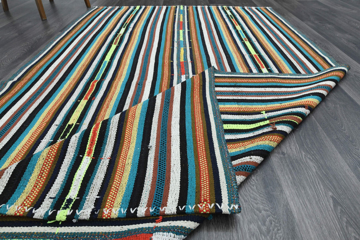 El yapımı vintage halı 150x249 cm çizgili desenli yün - ışık altında renk detayı