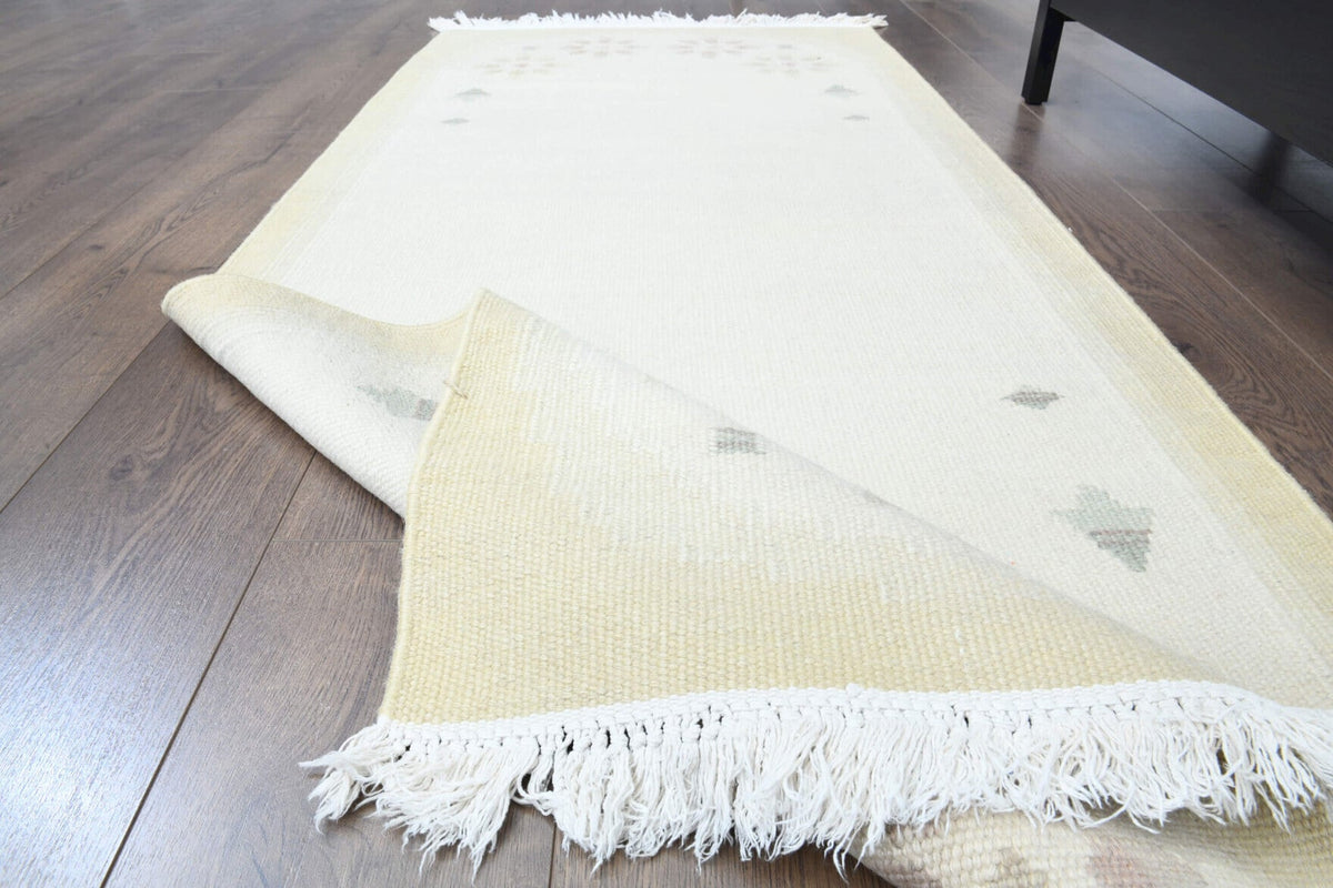 El yapımı vintage halı 81x185 cm düz desenli yün - kenar ve saçak detayı