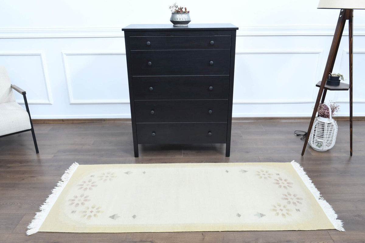 El yapımı vintage halı 81x185 cm düz desenli yün - mekan görünümü