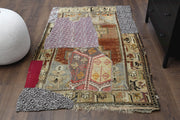 1970'lerden Anadolu kökenli soyut desenli patchwork vintage halı, 114x178 cm