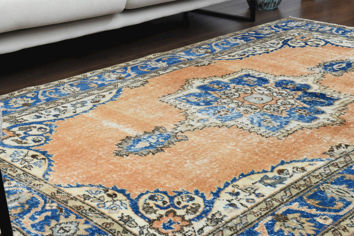 El yapımı vintage halı 122x213 cm oryantal desenli yün - açık alan görünümü