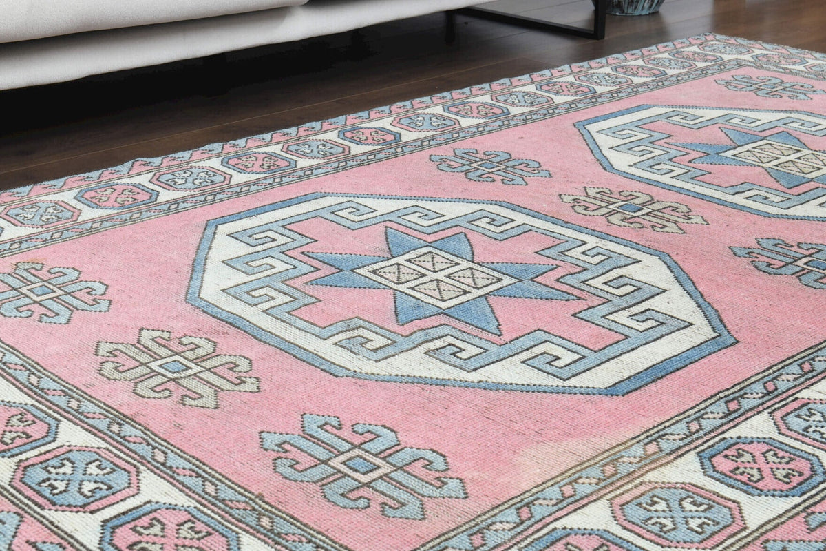 El yapımı vintage halı 165x259 cm geometrik desenli yün - açık alan görünümü