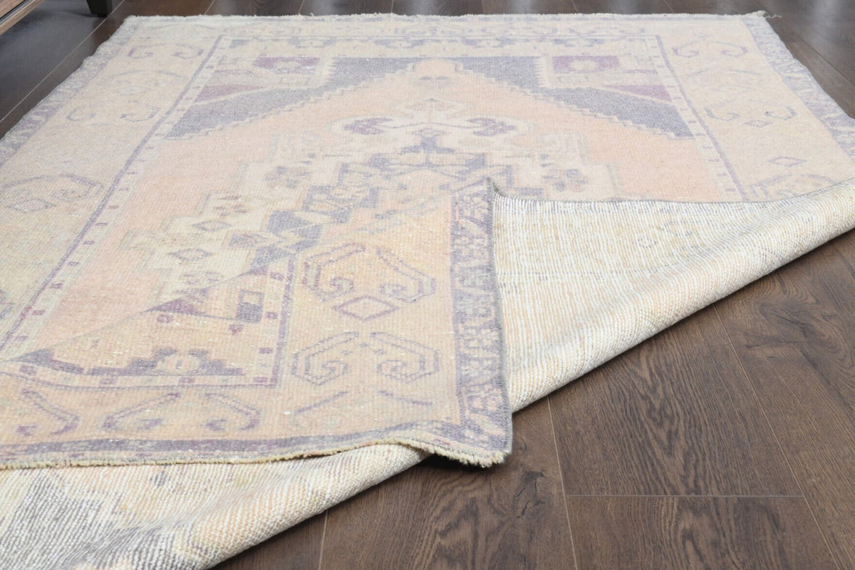El yapımı vintage halı 124x201 cm oryantal desenli yün - kenar ve saçak detayı