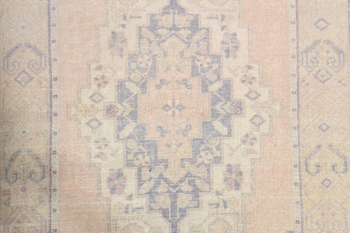 El yapımı vintage halı 124x201 cm oryantal desenli yün - mekan görünümü