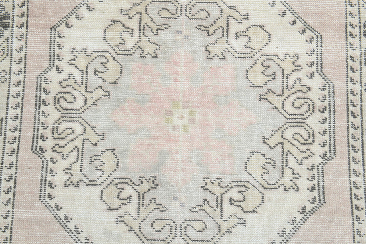 El yapımı vintage halı 132x211 cm oryantal desenli yün - açık alan görünümü