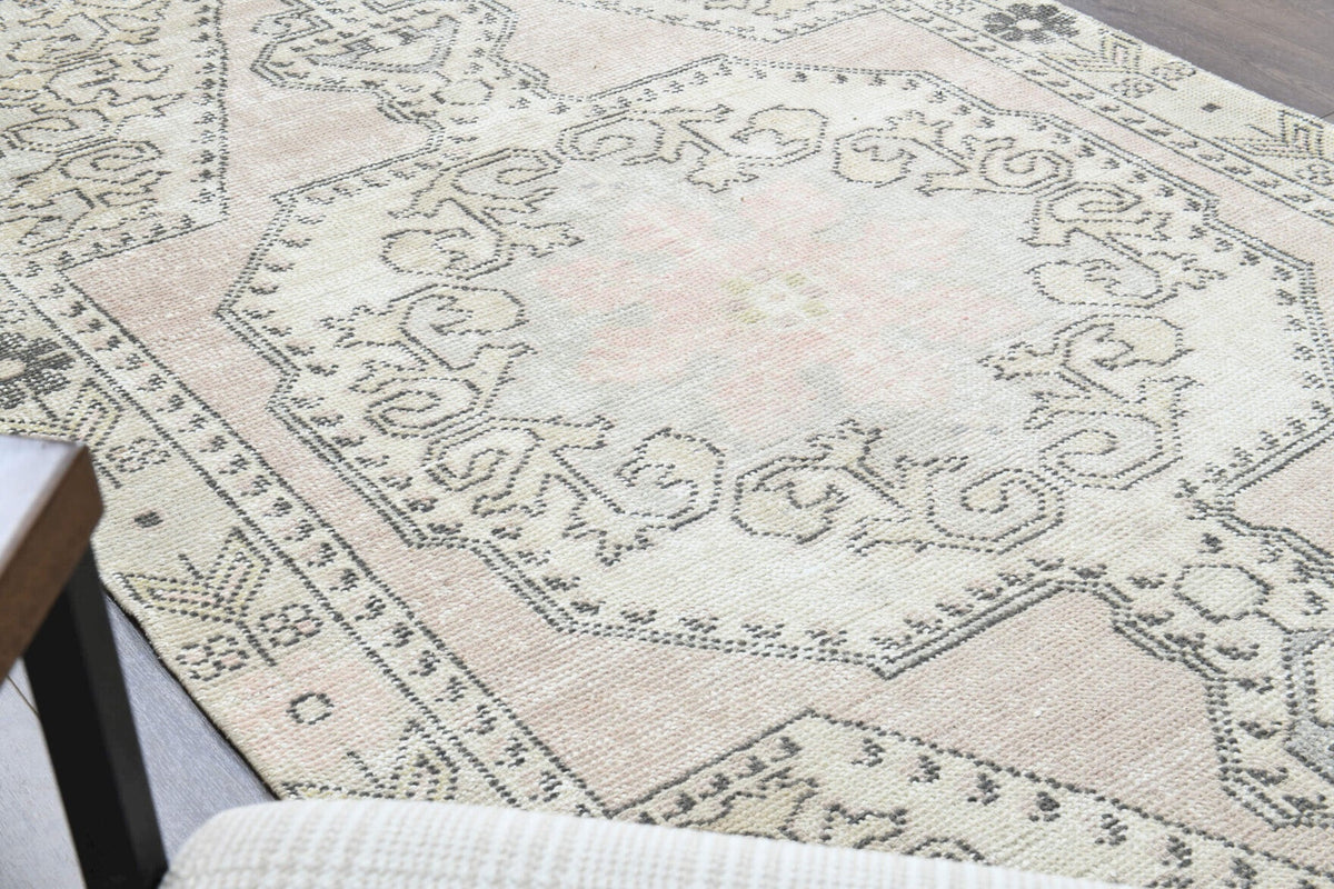 El yapımı vintage halı 132x211 cm oryantal desenli yün - farklı açıdan görünüm