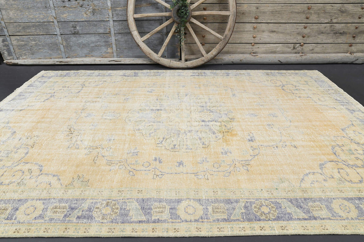 Salon için oryantal desenli el dokuma vintage halı – 209x317 cm