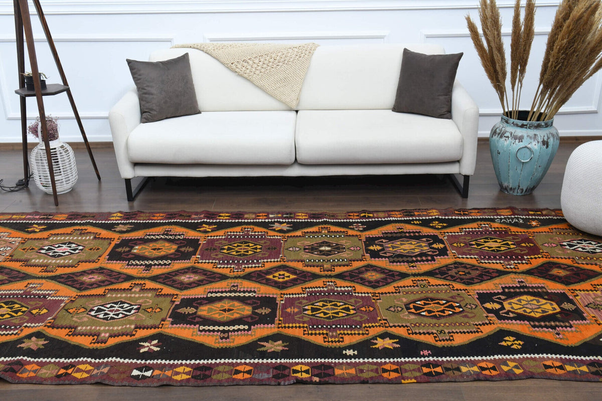 El yapımı vintage yolluk 150x371 cm oryantal desenli yün - ışık altında renk detayı