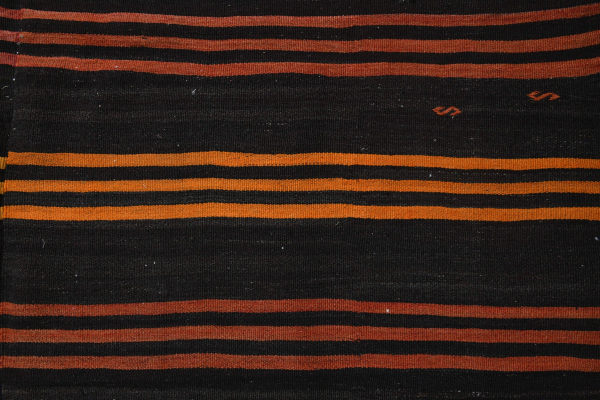 El yapımı vintage halı 244x259 cm çizgili desenli yün - ışık altında renk detayı