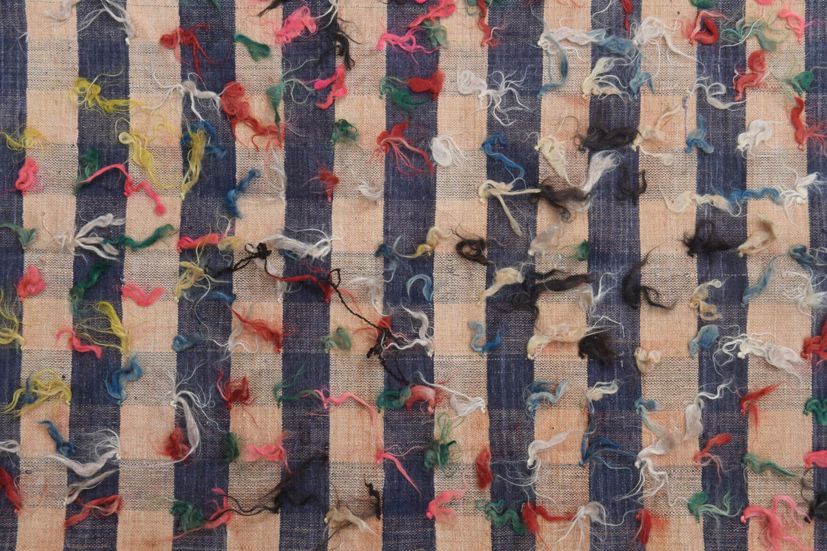 El yapımı vintage halı 196x386 cm çizgili desenli yün - ışık altında renk detayı
