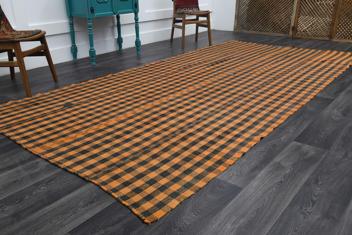 El yapımı vintage halı 180x376 cm kareli desenli yün - yakın çekim doku detayı