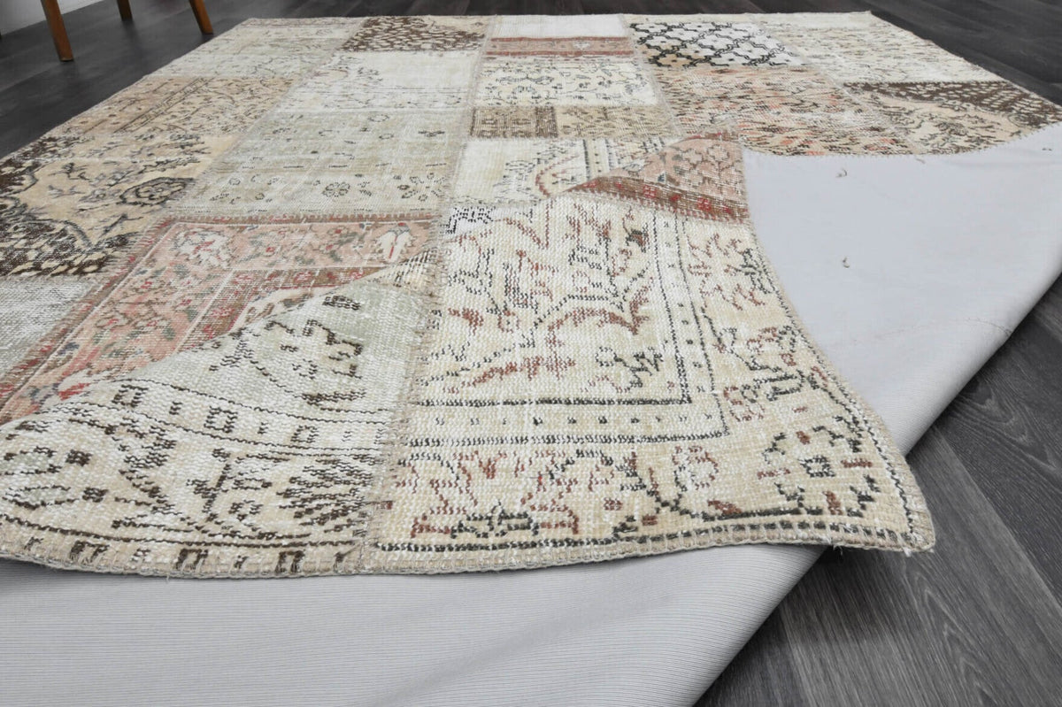 El yapımı vintage halı 201x300 cm oryantal desenli yün - ışık altında renk detayı
