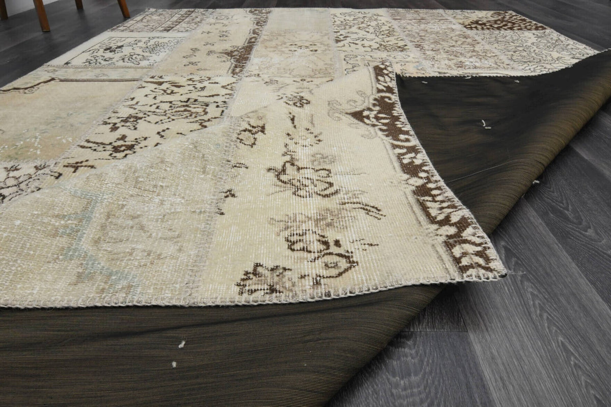 El yapımı vintage halı 203x300 cm oryantal desenli yün - ışık altında renk detayı