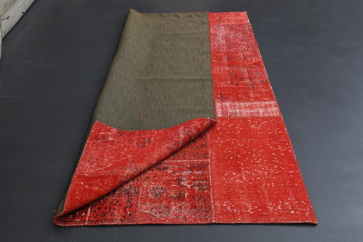 El yapımı vintage halı 170x244 cm düz desenli yün - ışık altında renk detayı