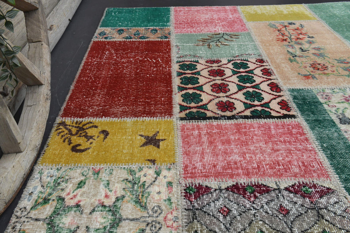 El yapımı vintage halı 203x305 cm oryantal desenli yün - ışık altında renk detayı