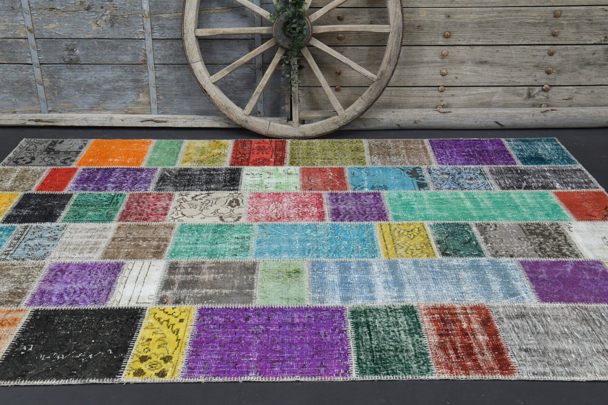 El yapımı vintage halı 196x292 cm oryantal desenli yün - kenar ve saçak detayı
