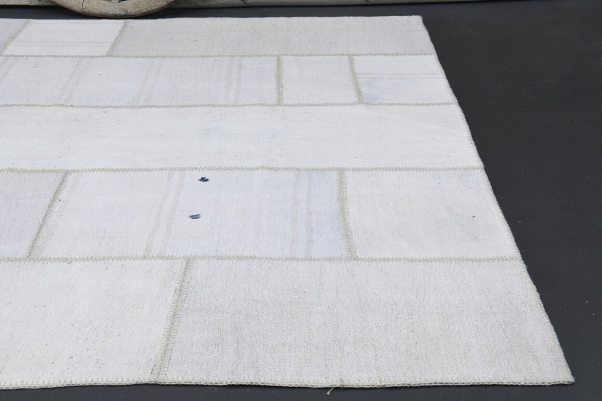 El yapımı vintage halı 244x295 cm düz desenli yün - mekan görünümü
