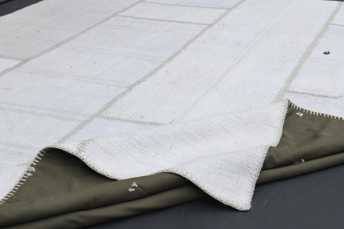 El yapımı vintage halı 244x295 cm düz desenli yün - ışık altında renk detayı