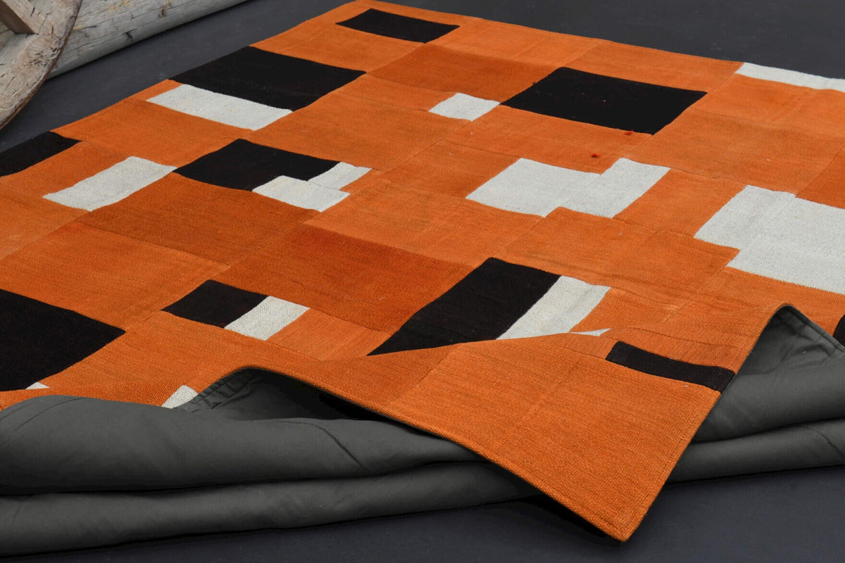 El yapımı vintage halı 201x226 cm oryantal desenli yün - ışık altında renk detayı