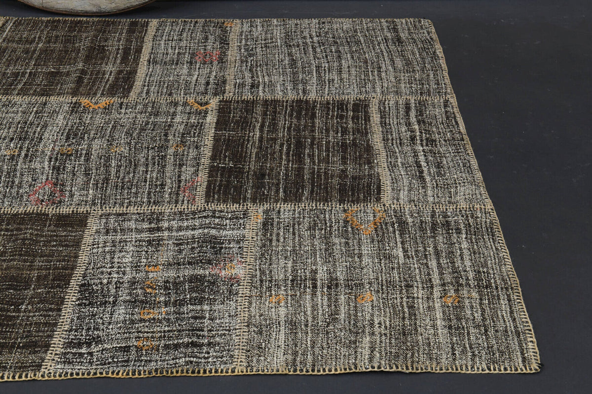 El yapımı vintage halı 173x244 cm oryantal desenli yün - mekan görünümü