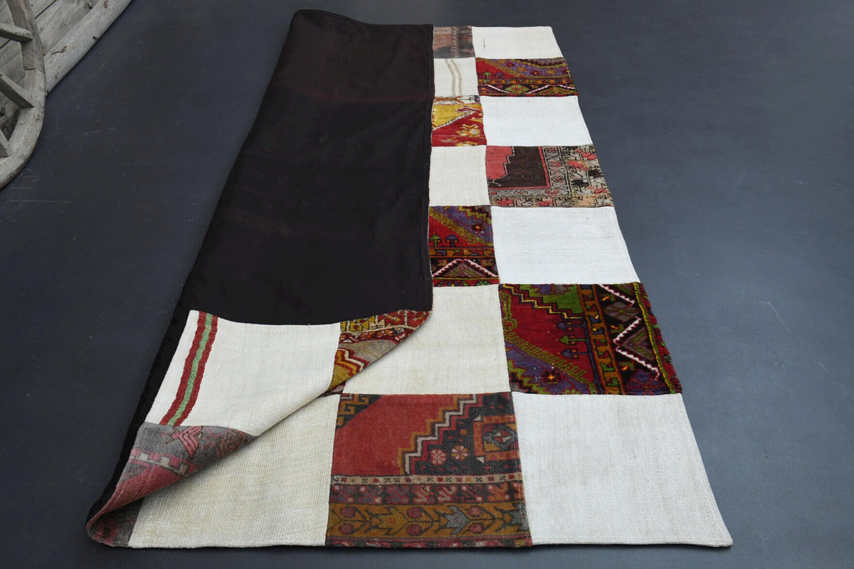El yapımı vintage halı 183x274 cm oryantal desenli yün - ışık altında renk detayı
