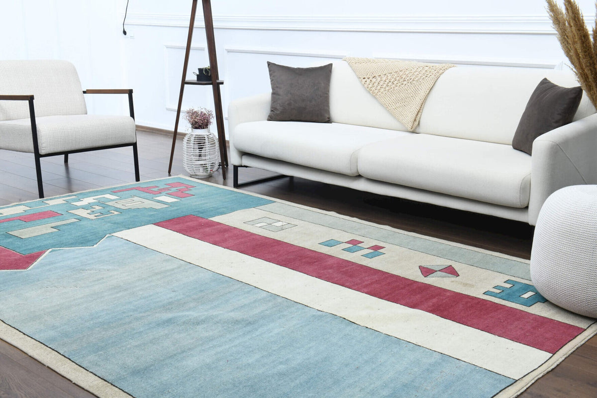 El yapımı vintage halı 203x305 cm tribal desenli yün - ışık altında renk detayı
