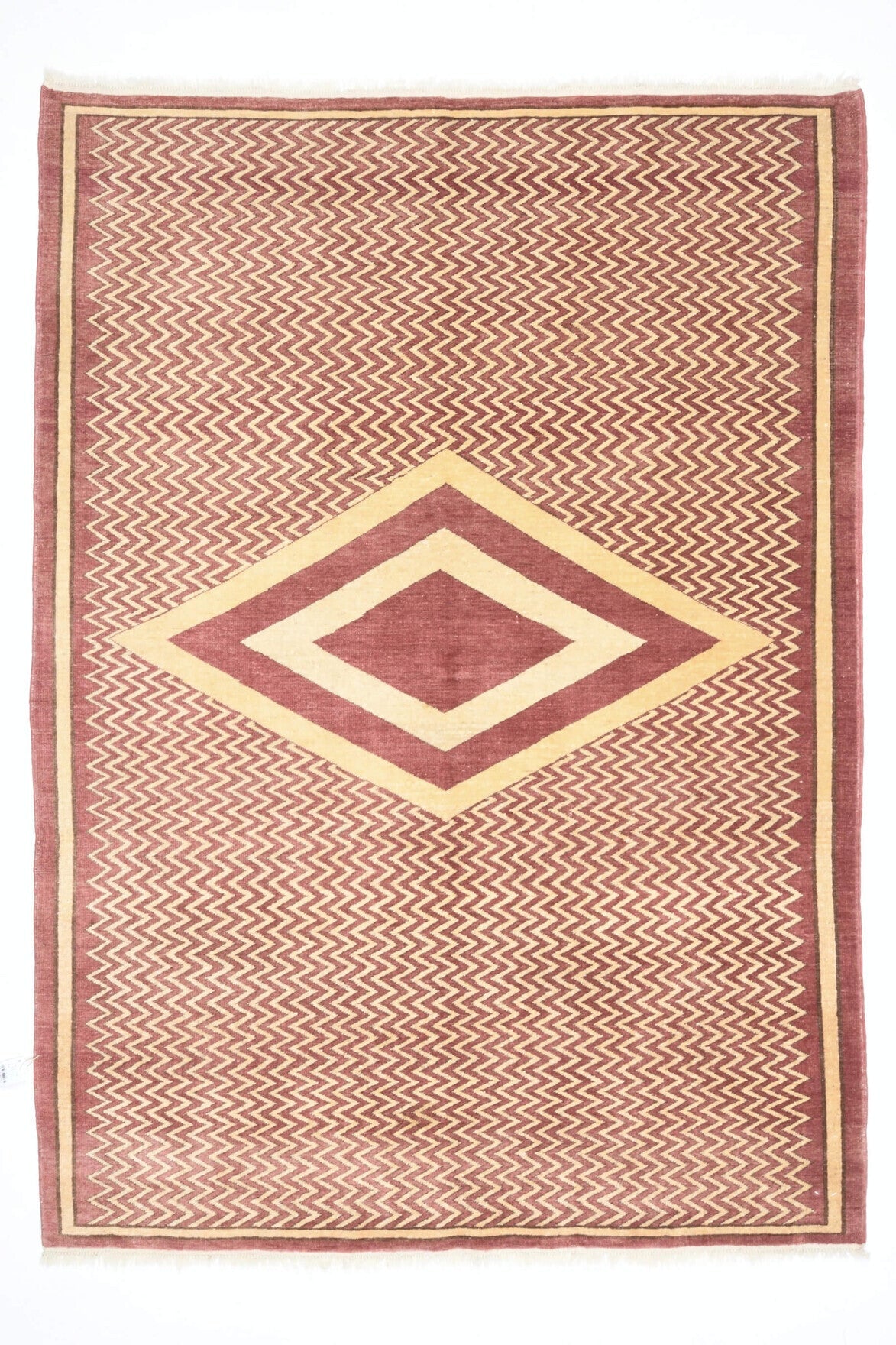 El yapımı vintage halı 196x277 cm geometrik desenli yün - ışık altında renk detayı