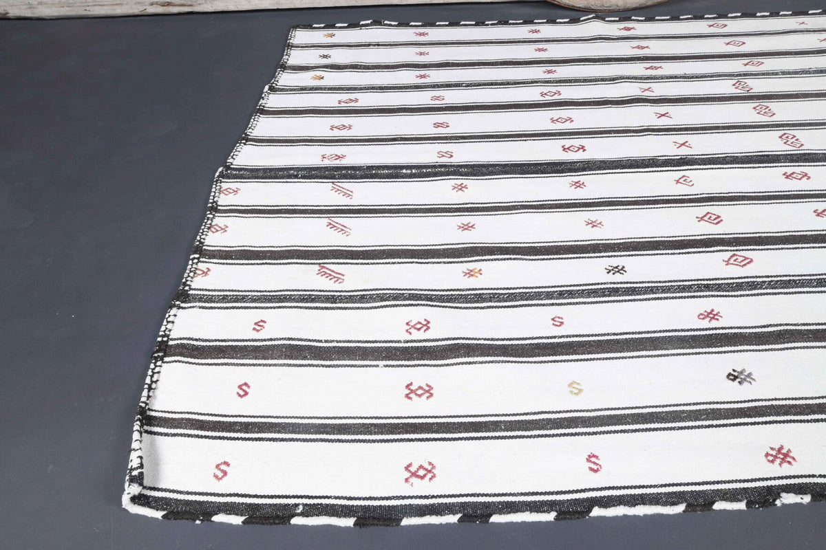 El yapımı vintage halı 155x201 cm çizgili desenli yün - yakın çekim doku detayı