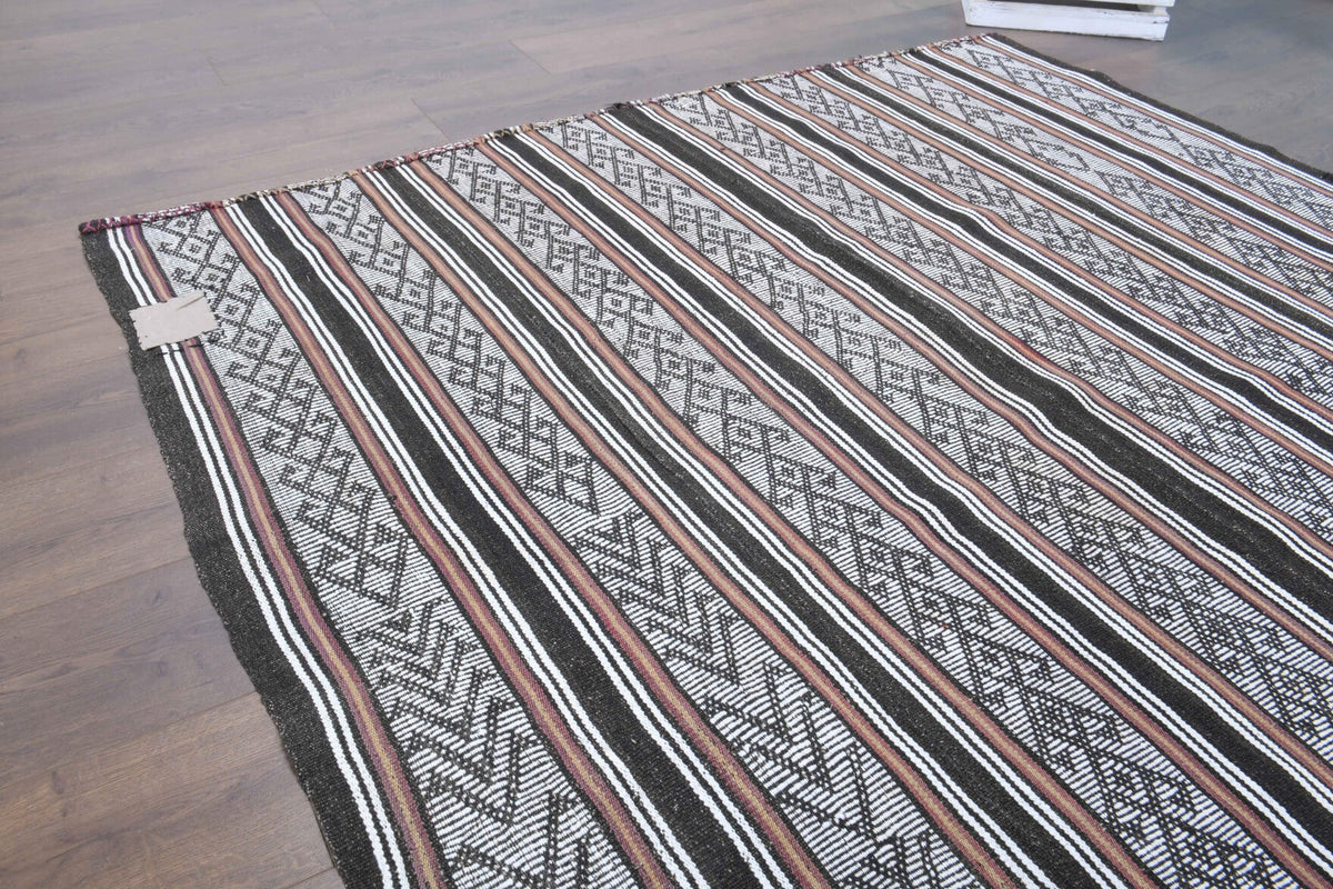 El yapımı vintage halı 178x211 cm i̇kat desenli yün - mekan görünümü