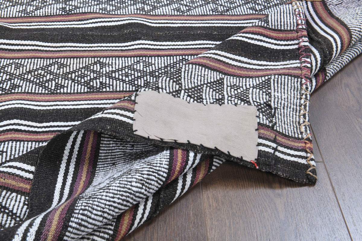El yapımı vintage halı 178x211 cm i̇kat desenli yün - ışık altında renk detayı