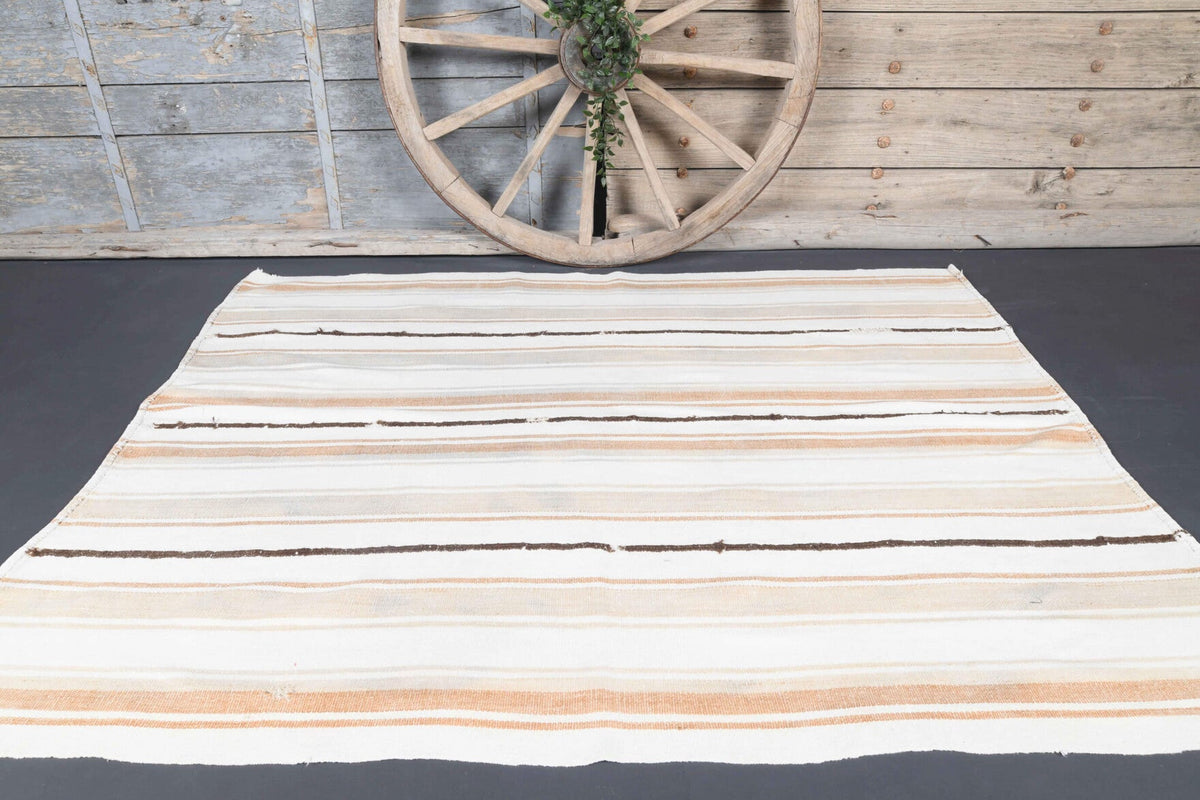 El yapımı vintage halı 155x203 cm çizgili desenli yün - kenar ve saçak detayı