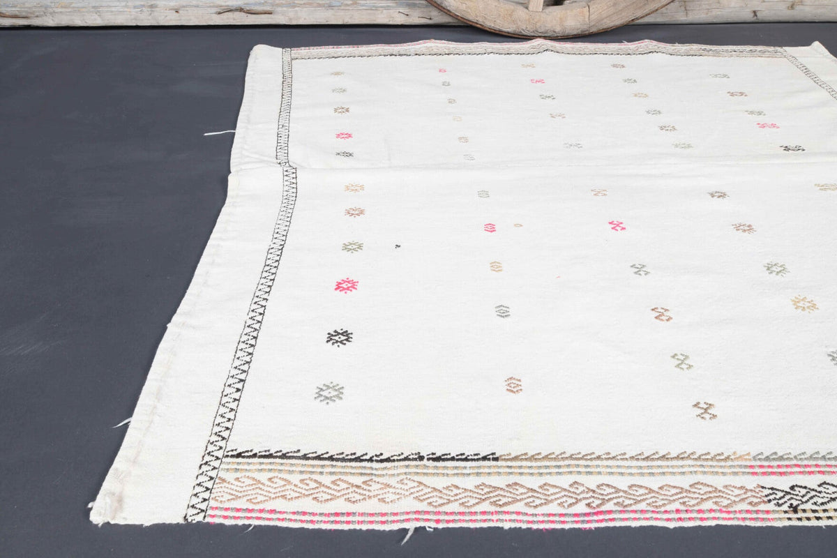 El yapımı vintage halı 122x140 cm i̇kat desenli yün - yakın çekim doku detayı
