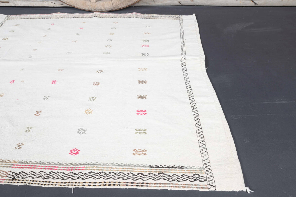 El yapımı vintage halı 122x140 cm i̇kat desenli yün - kenar ve saçak detayı