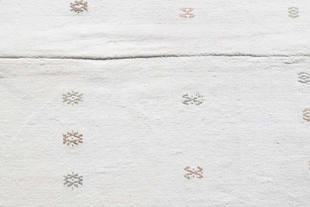 El yapımı vintage halı 122x140 cm i̇kat desenli yün - mekan görünümü