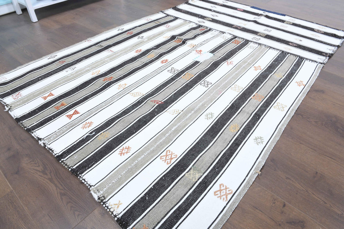 El yapımı vintage halı 140x213 cm çizgili desenli yün - kenar ve saçak detayı