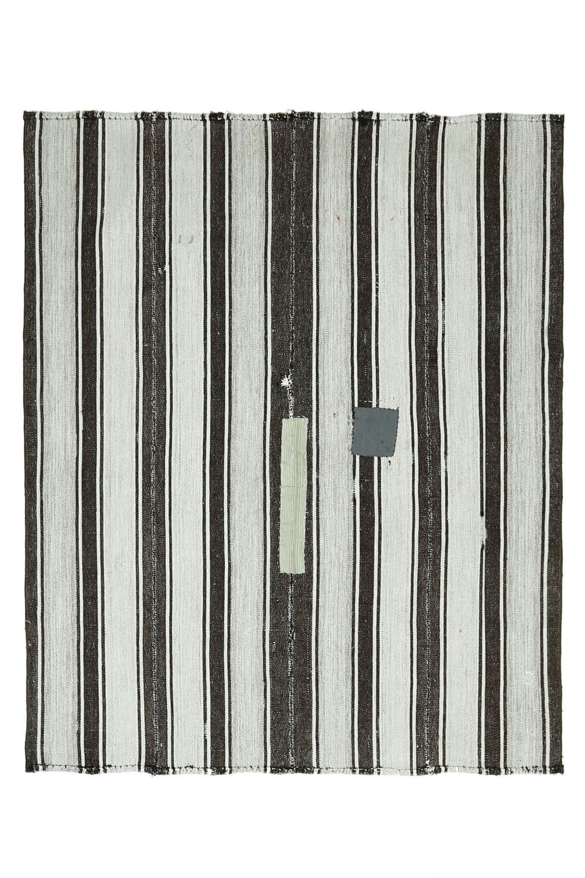 El yapımı vintage halı 155x188 cm çizgili desenli yün - ışık altında renk detayı