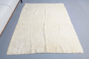 1960'lardan Anadolu kökenli düz zeminli el dokuma vintage kilim, 135x175 cm