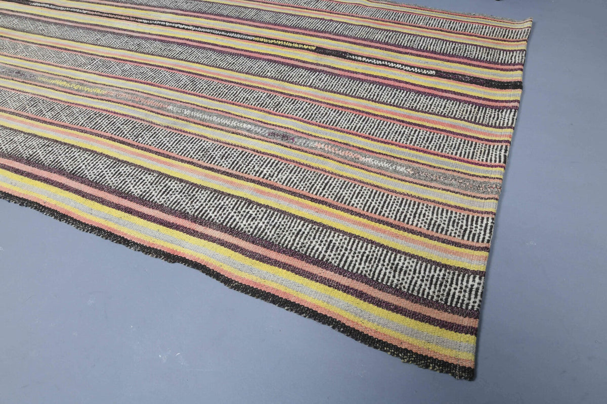 El yapımı vintage halı 107x203 cm çizgili desenli yün - mekan görünümü