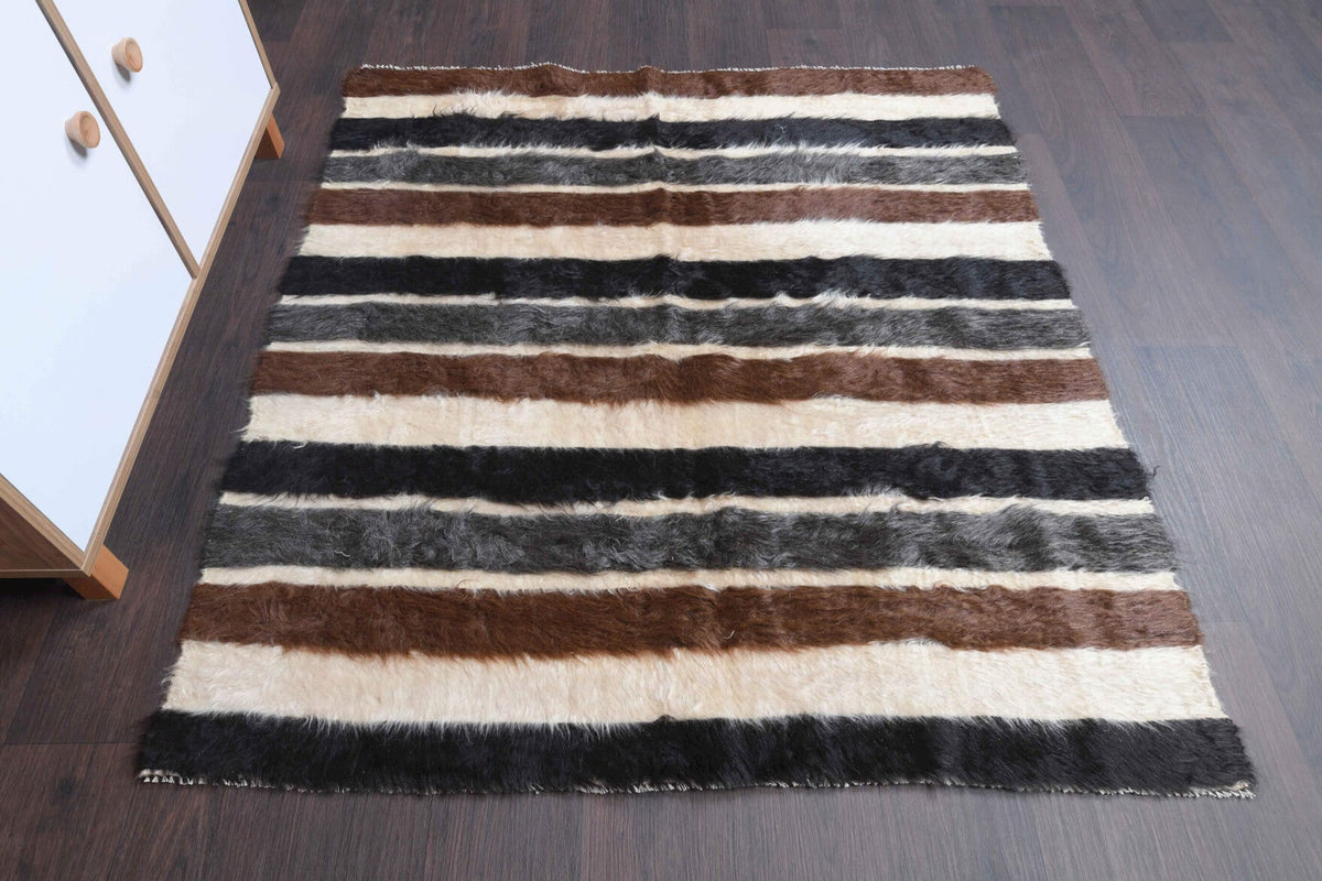 El yapımı vintage halı 127x140 cm çizgili desenli yün - yakın çekim doku detayı