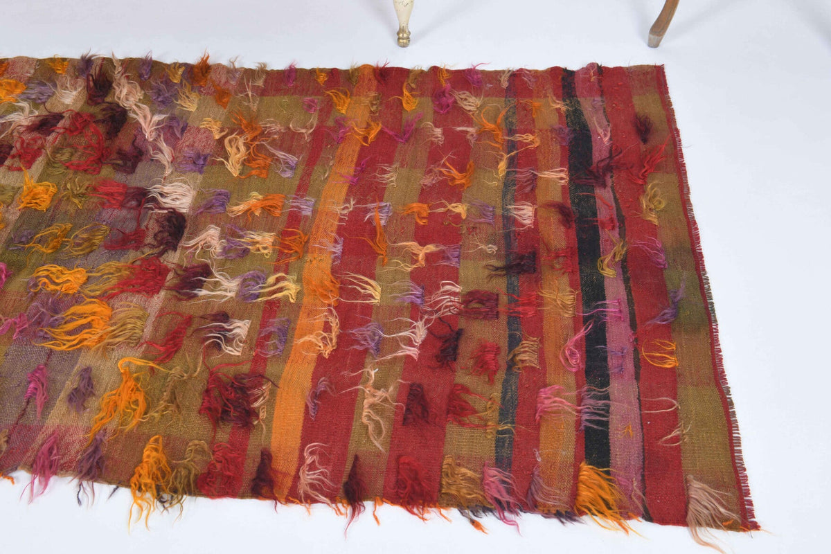 Vintage kilim 103x220 cm – kırmızı, kahverengi ve turuncu ikat desenli, el dokuma