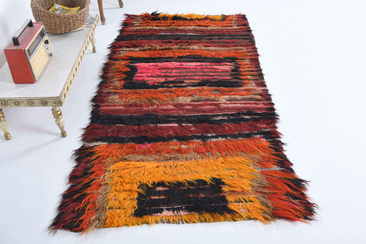 1960'lardan Anadolu kökenli ikat desenli el dokuma vintage kilim, 107x220 cm