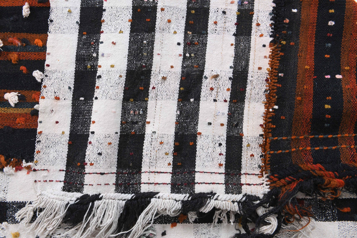 Gri, siyah ve kırmızı renkli el dokuma vintage kilim, %100 yün dokuma