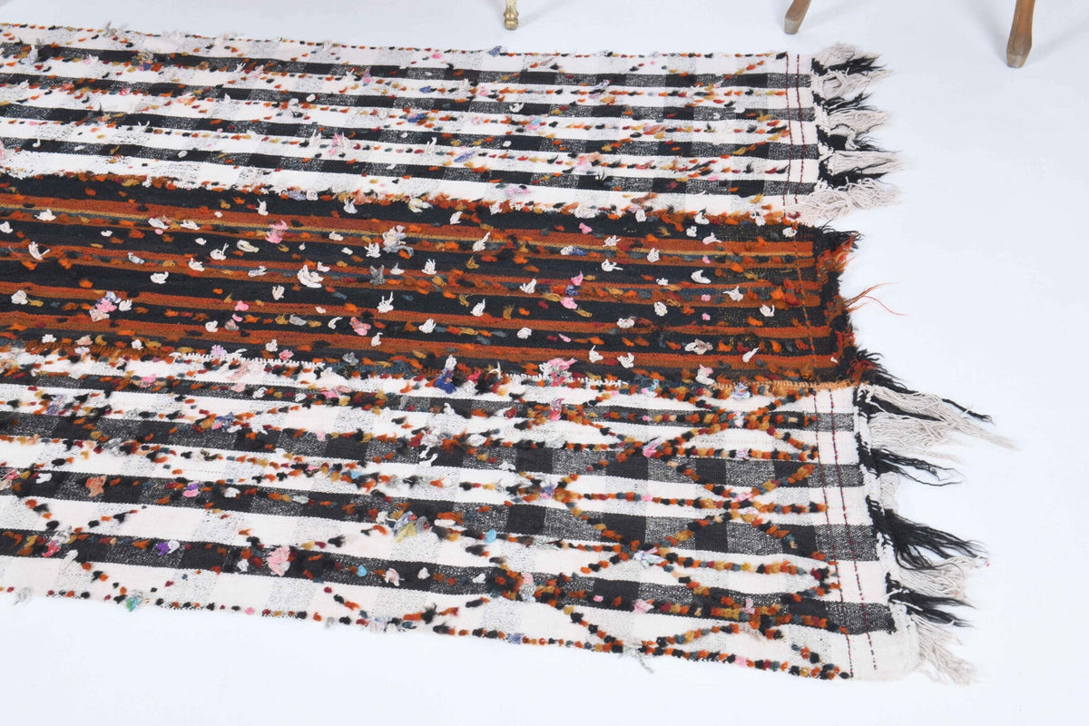 Vintage kilim 132x217 cm – gri, siyah ve kırmızı ikat desenli, el dokuma